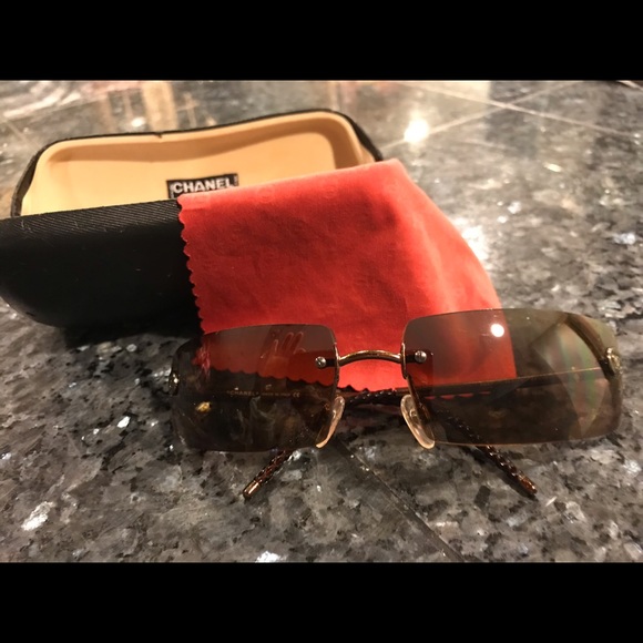 CHANEL Accessories - Channel sunglasses with case.